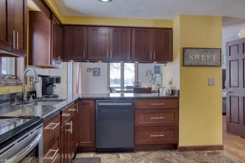 Kitchen - 2850 Lyons, Owosso, MI 48867 photo 5 of 6