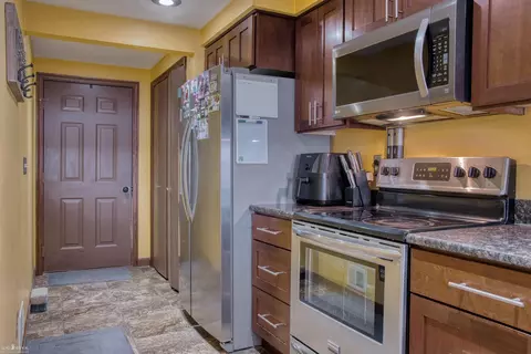 Kitchen - 2850 Lyons, Owosso, MI 48867 photo 3 of 6