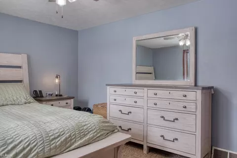 Bedroom - 2850 Lyons, Owosso, MI 48867 photo 2 of 9