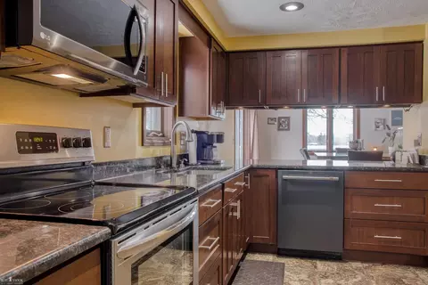 Kitchen - 2850 Lyons, Owosso, MI 48867 photo 4 of 6