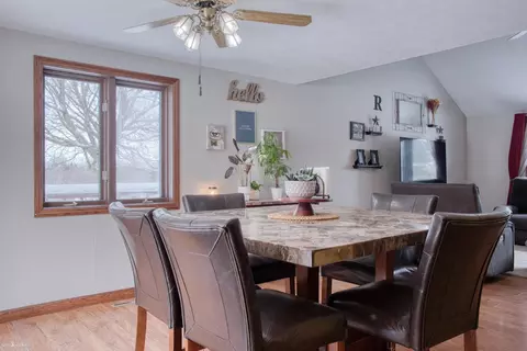 Dining - 2850 Lyons, Owosso, MI 48867 photo 3 of 3