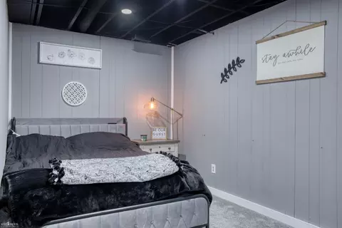 Bedroom - 2850 Lyons, Owosso, MI 48867 photo 8 of 9