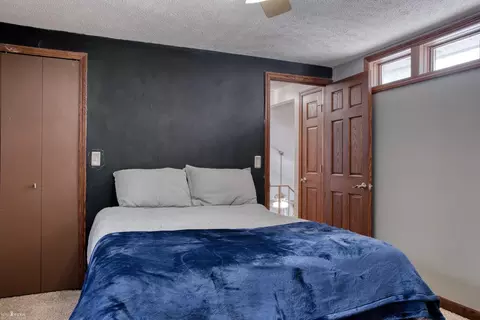 Bedroom - 2850 Lyons, Owosso, MI 48867 photo 4 of 9