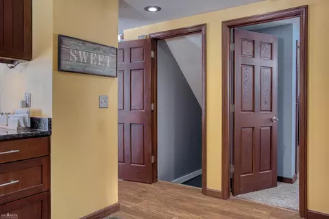 Entry Way - 2850 Lyons, Owosso, MI 48867 photo 1 of 3