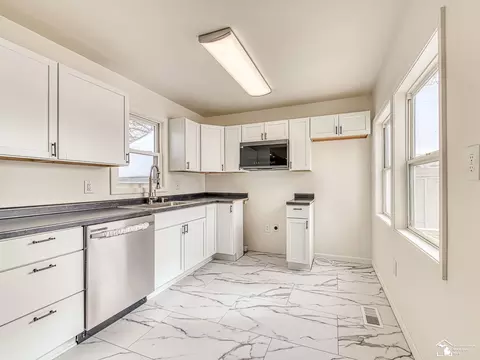 Kitchen - 5400 E Albain, Monroe, MI 48161 photo 1 of 4