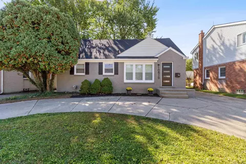 10419 W 11 Mile, Huntington Woods, MI 48070