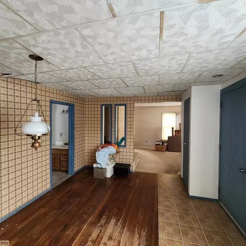 Entry Way - 73385 Floral, Armada, MI 48005 photo 1 of 1