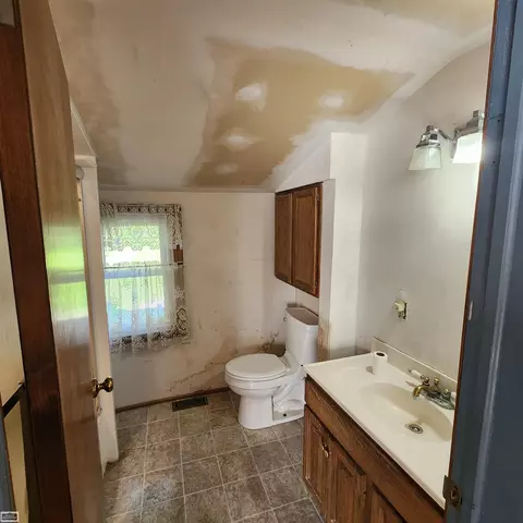 Bath - 73385 Floral, Armada, MI 48005 photo 1 of 1