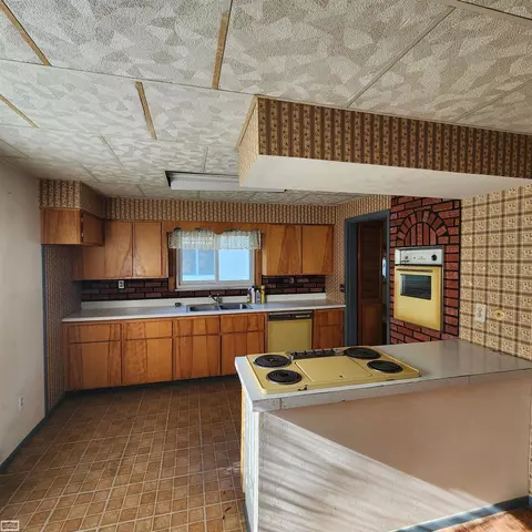 Kitchen - 73385 Floral, Armada, MI 48005 photo 2 of 2