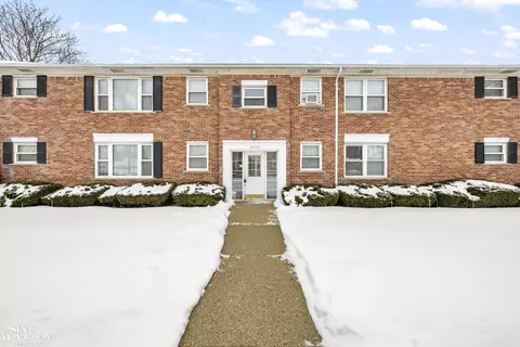 17590 Mack #8, Grosse Pointe, MI 48230