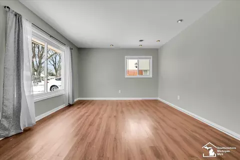9255 Syracuse, Taylor, MI 48180 photo 3