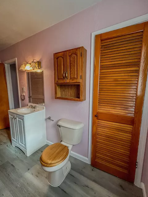 Bath - 205 W 4th, Gladwin, MI 48624 photo 1 of 3