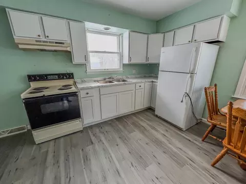 Kitchen - 205 W 4th, Gladwin, MI 48624 photo 2 of 2