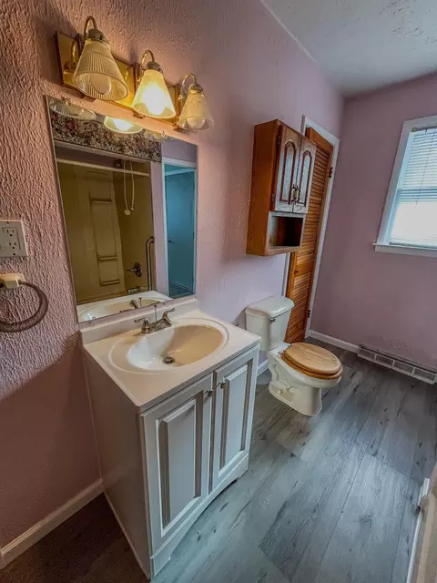 Bath - 205 W 4th, Gladwin, MI 48624 photo 3 of 3