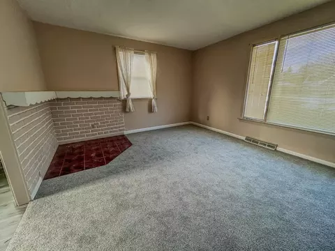 Living - 205 W 4th, Gladwin, MI 48624 photo 2 of 3