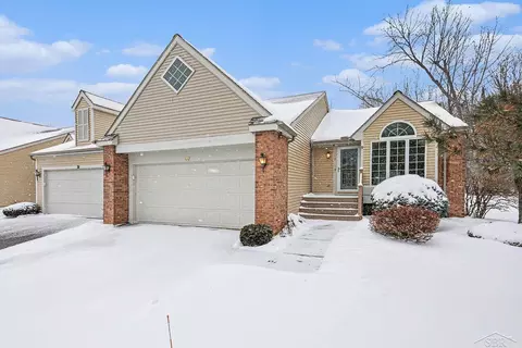 37 Willow Pond, Saginaw, MI 48603