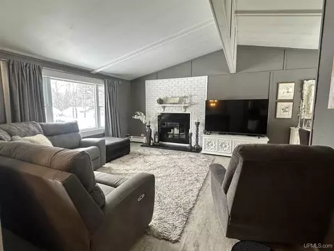Living - 18 Partridge, Ishpeming, MI 49849 photo 5 of 7