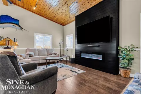 Living - 7846 Stark, Clay, MI 48001 photo 3 of 4