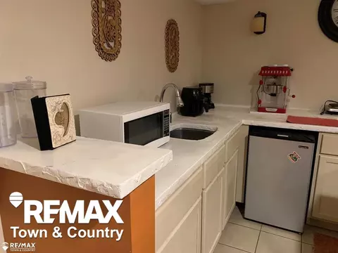 Kitchen - 1260 Springborrow, Flint, MI 48532 photo 8 of 8