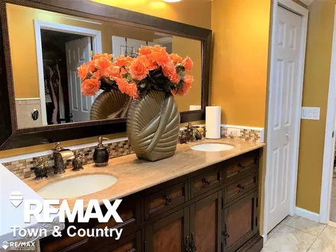 Bath - 1260 Springborrow, Flint, MI 48532 photo 1 of 9