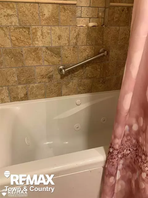 Bath - 1260 Springborrow, Flint, MI 48532 photo 4 of 9