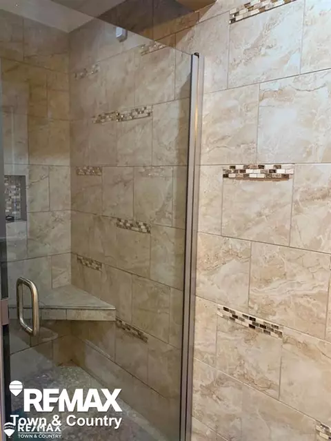 Bath - 1260 Springborrow, Flint, MI 48532 photo 7 of 9