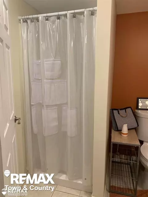 Bath - 1260 Springborrow, Flint, MI 48532 photo 8 of 9