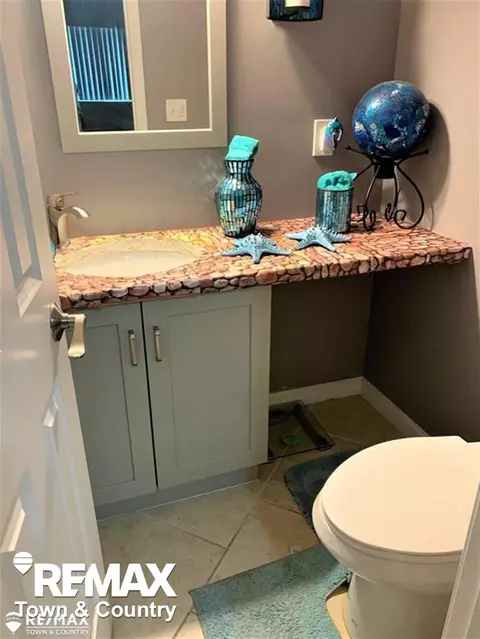 Bath - 1260 Springborrow, Flint, MI 48532 photo 5 of 9