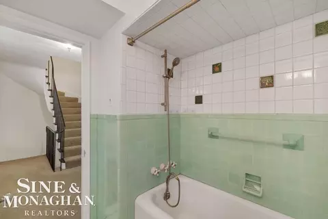 Bath - 30 Cranford, Grosse Pointe, MI 48230 photo 2 of 5