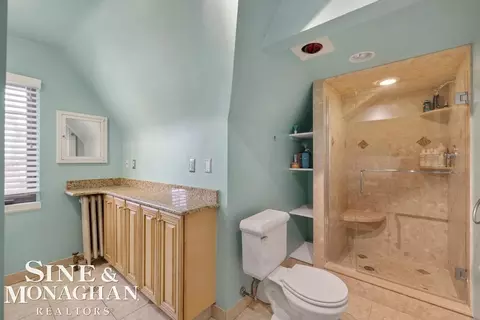 Bath - 30 Cranford, Grosse Pointe, MI 48230 photo 4 of 5