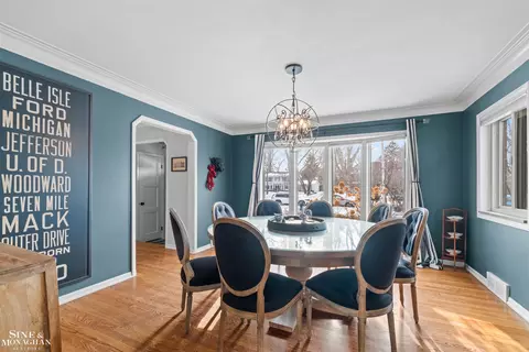 Dining - 552 Middlesex, Grosse Pointe Park, MI 48230 photo 3 of 4