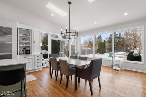 Dining - 552 Middlesex, Grosse Pointe Park, MI 48230 photo 1 of 4