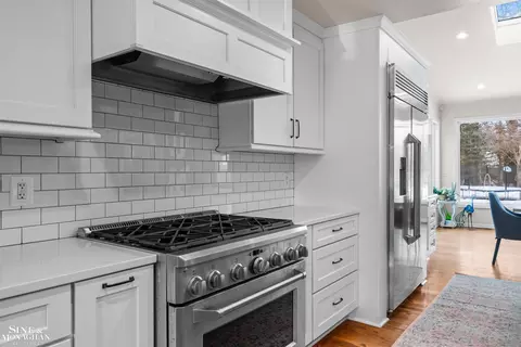 Kitchen - 552 Middlesex, Grosse Pointe Park, MI 48230 photo 3 of 8