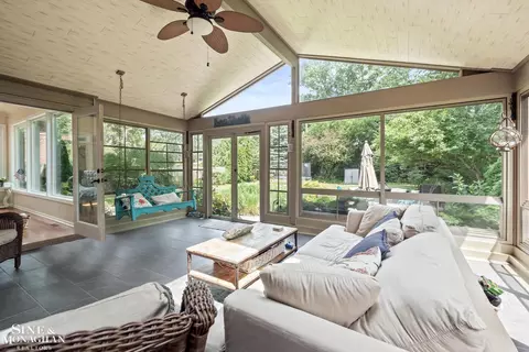 Exterior - 552 Middlesex, Grosse Pointe Park, MI 48230 photo 2 of 10