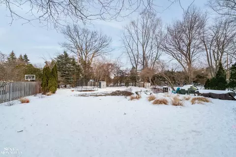 Exterior - 552 Middlesex, Grosse Pointe Park, MI 48230 photo 3 of 10