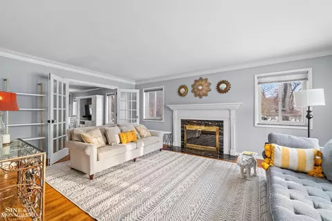 Living - 552 Middlesex, Grosse Pointe Park, MI 48230 photo 1 of 3