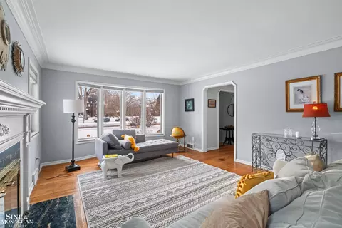 Living - 552 Middlesex, Grosse Pointe Park, MI 48230 photo 2 of 3