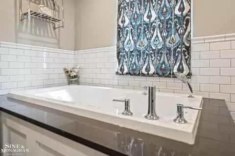 Bath - 552 Middlesex, Grosse Pointe Park, MI 48230 photo 3 of 6