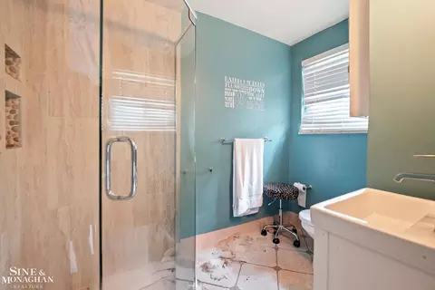 Bath - 552 Middlesex, Grosse Pointe Park, MI 48230 photo 4 of 6