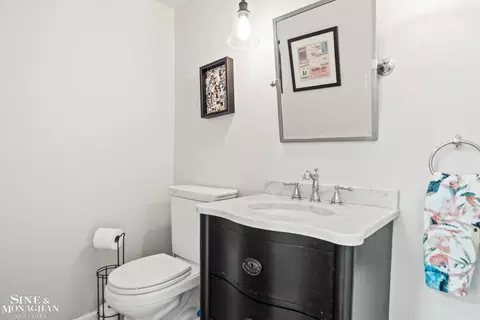 Bath - 552 Middlesex, Grosse Pointe Park, MI 48230 photo 1 of 6