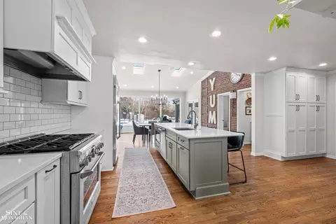 Kitchen - 552 Middlesex, Grosse Pointe Park, MI 48230 photo 7 of 8