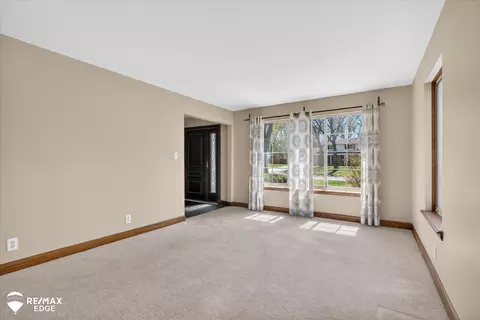Living - 8454 Wesley, Flushing, MI 48433 photo 2 of 7