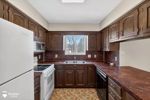 Kitchen - 8454 Wesley, Flushing, MI 48433 photo 6 of 7