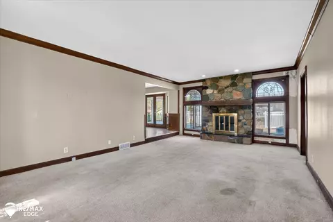 Living - 8454 Wesley, Flushing, MI 48433 photo 4 of 7