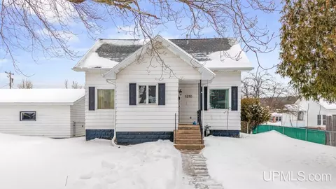1210 W A, Iron Mountain, MI 49801