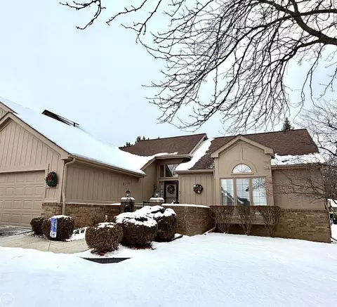 37884 N Laurel Park #BLDG 21, Livonia, MI 48152