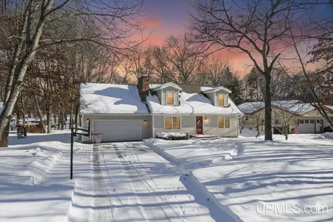 7364 Lake Bluff O5, Gladstone, MI 49837