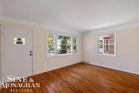 Living - 1793 Roslyn, Grosse Pointe Woods, MI 48236 photo 2 of 3