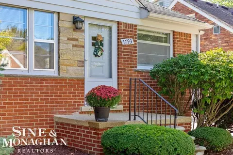 Exterior - 1793 Roslyn, Grosse Pointe Woods, MI 48236 photo 2 of 7