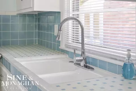 Kitchen - 1793 Roslyn, Grosse Pointe Woods, MI 48236 photo 2 of 5